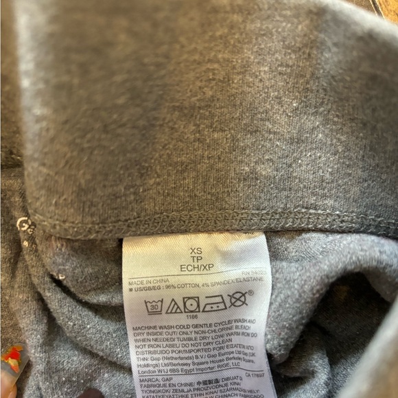 XS Gap Christmas Grey and Red Snowflake pyjama pants leggings - Picture 3 of 3